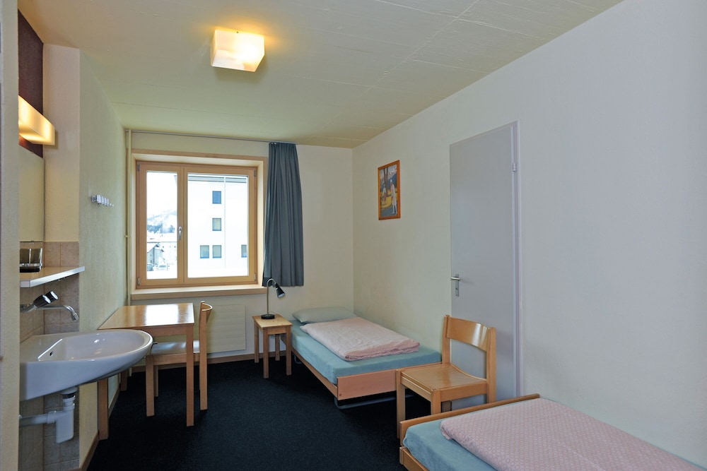 youth hostel st moritz