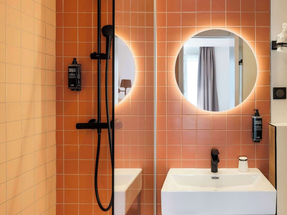 ibis styles paris cadet lafayette