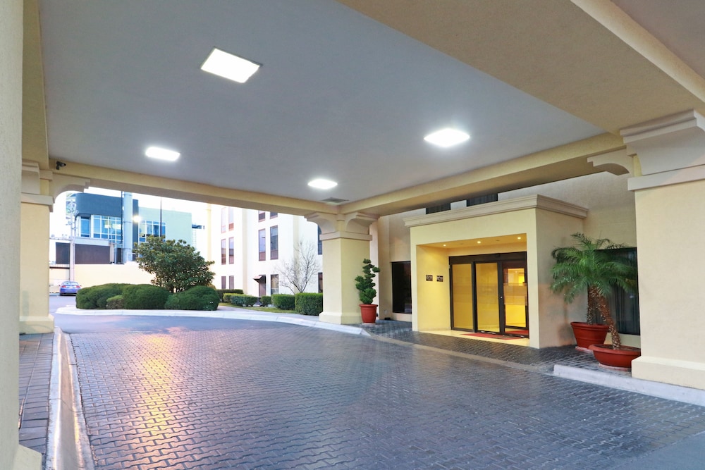 hampton by hilton chihuahua