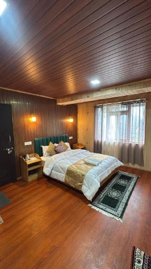 lotus inn blue pine