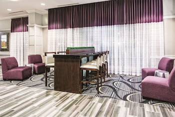 La Quinta Inn & Suites By Wyndham San Antonio Riverwalk,Downtown San Antonio>>Bexar County,3 star