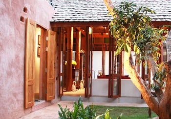 hotel des artists rose of pai