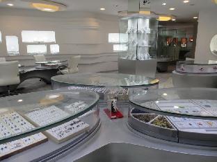 oak ray regency hotel