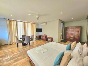 oak ray regency hotel