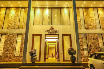 oak ray regency hotel