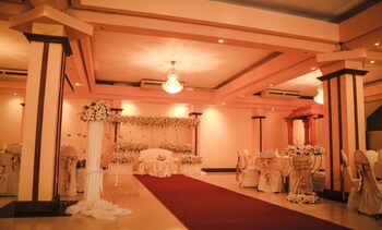 oak ray regency hotel
