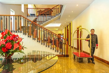 oak ray regency hotel