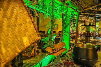 oak ray regency hotel