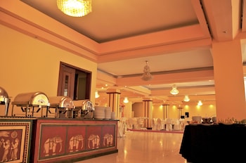 oak ray regency hotel