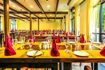 oak ray regency hotel
