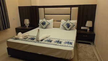 Jhilmil Jungle Resort,R7x6 7F7 Pathari Forest Range Uttarakhand,2 star