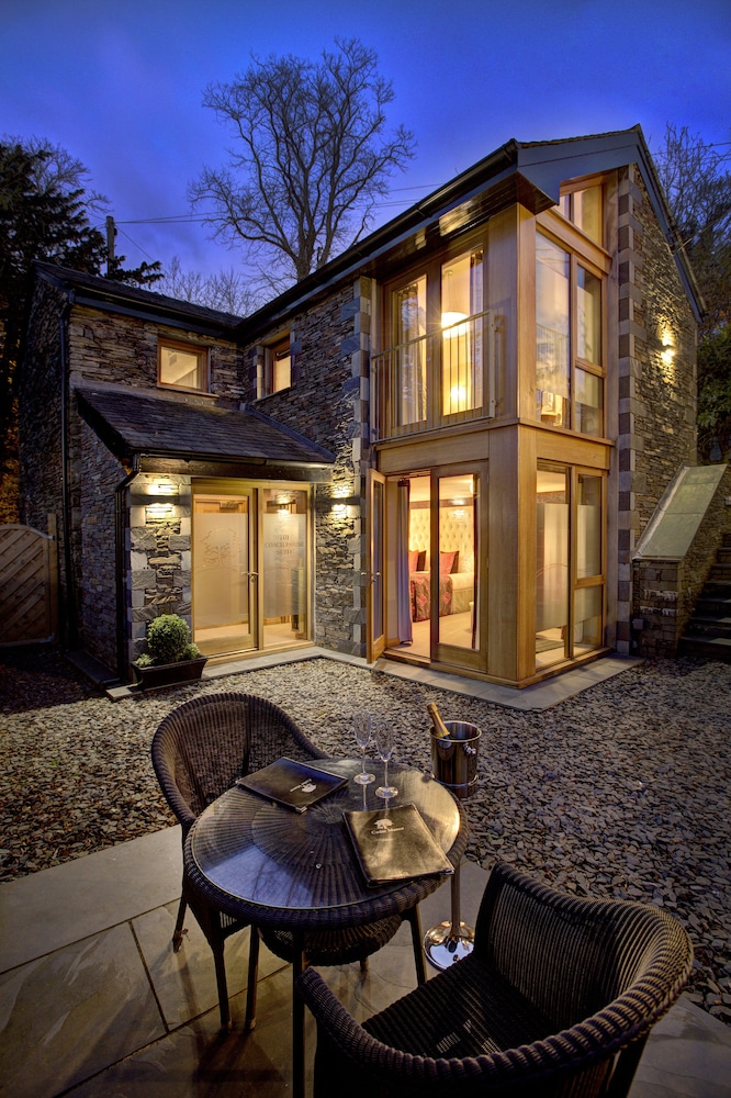 cedar manor hotel and restaurant adults only