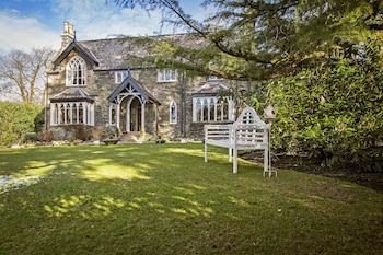 cedar manor hotel and restaurant adults only