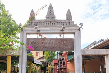 blossoming romduol boutique hostel