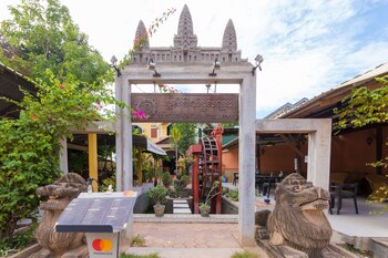 blossoming romduol boutique hostel
