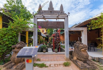 blossoming romduol boutique hostel