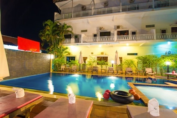 blossoming romduol boutique hostel