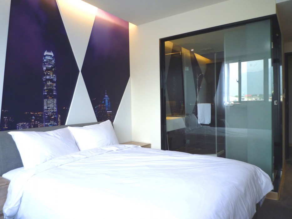 travel light hotel