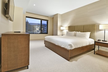 Ski In/Out Modern 2Br Residence In Canyons Village By Redawning,2431 West High Mountain Road,4 star