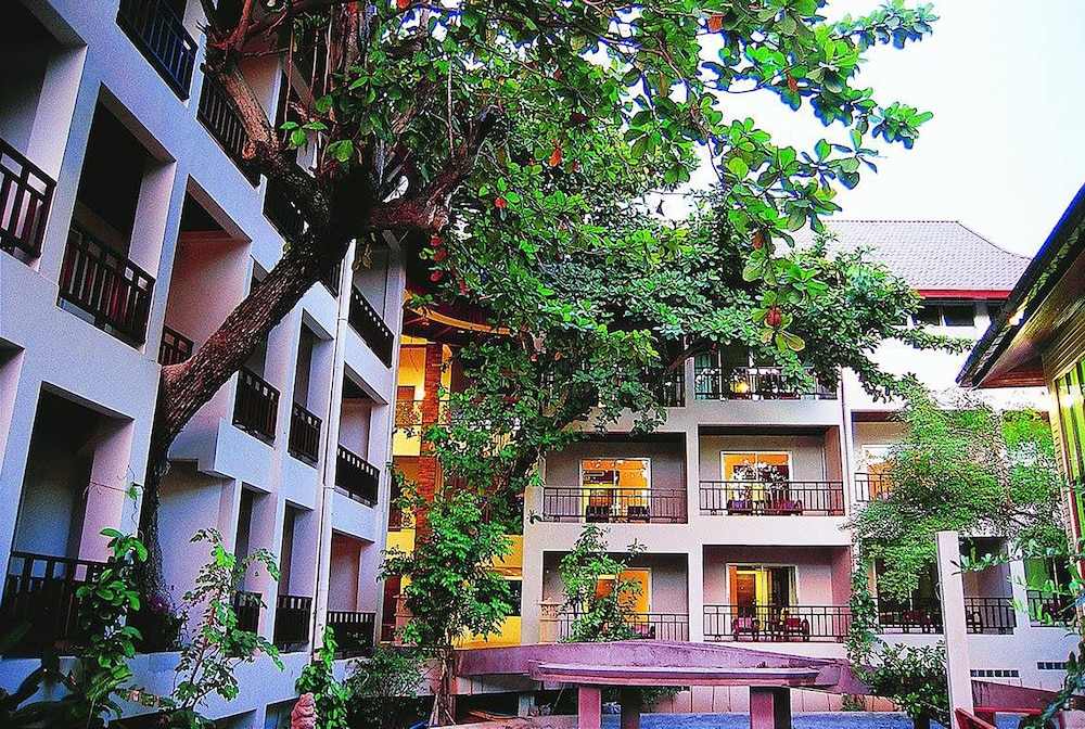 lomtalay chalet resort