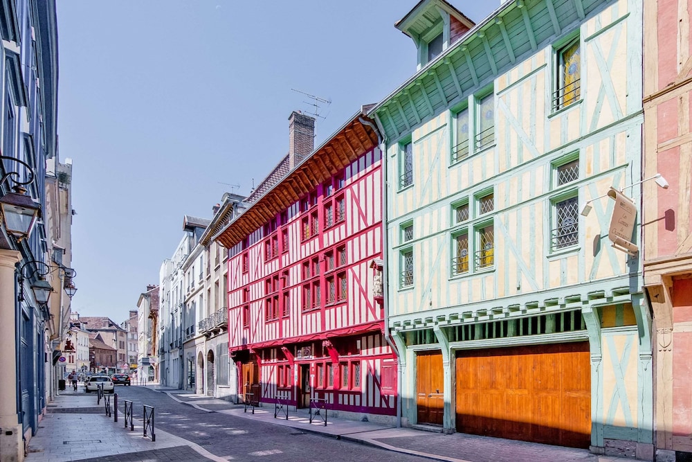 Brit Hotel Les Comtes De Champagne Centre Historique,Troyes>>Aube,2 star