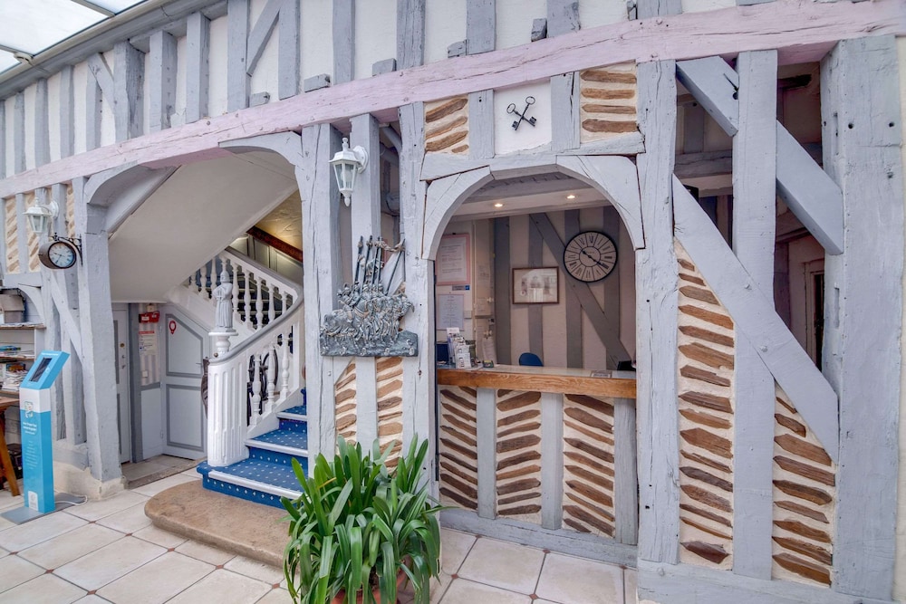 Brit Hotel Les Comtes De Champagne Centre Historique,Troyes>>Aube,2 star