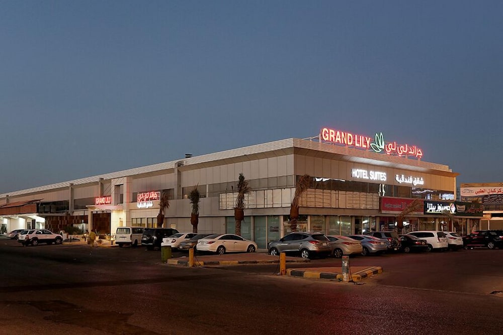 grand lily hotel suites