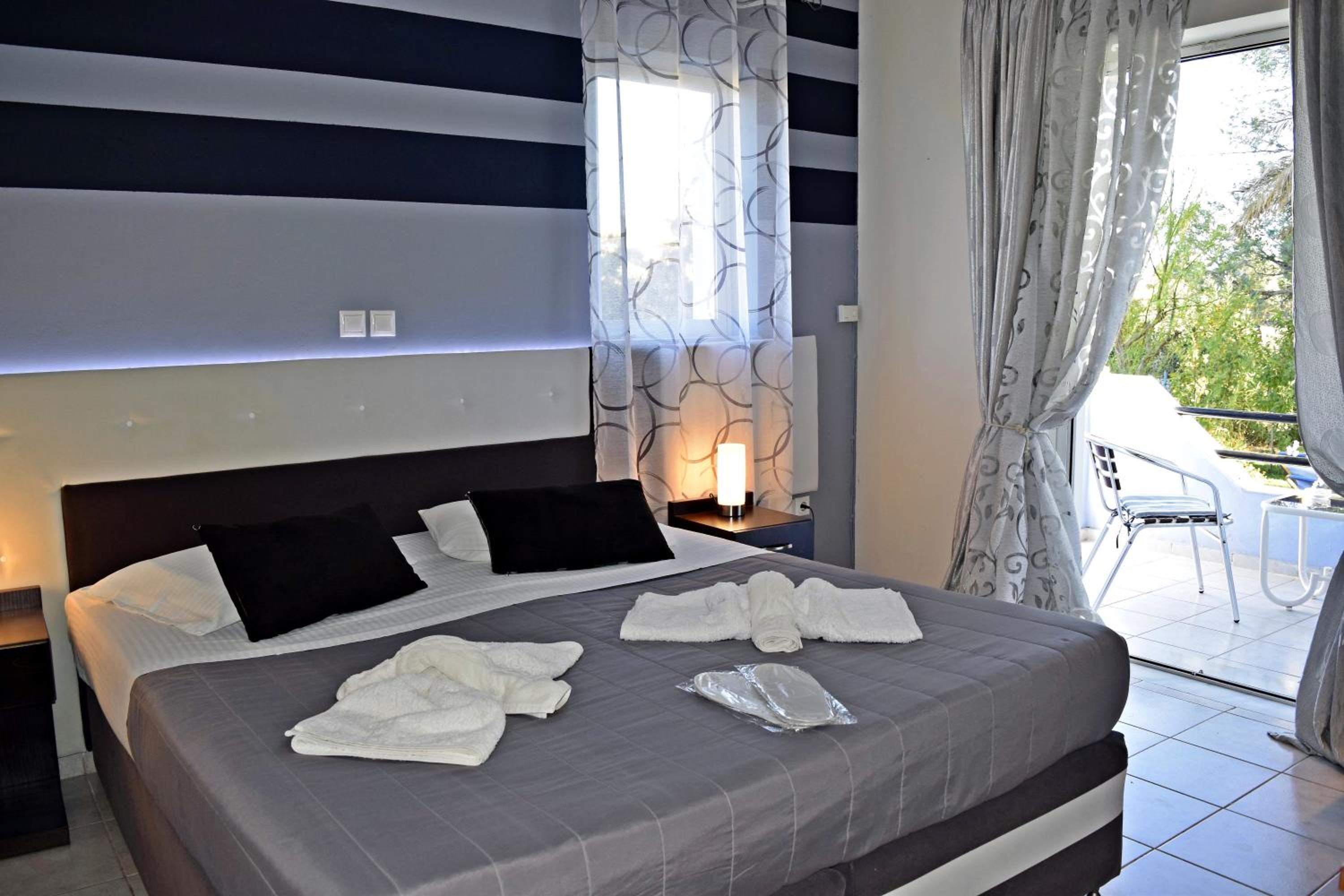 Shine Studios,Lesbos>>Kalloni,2 star