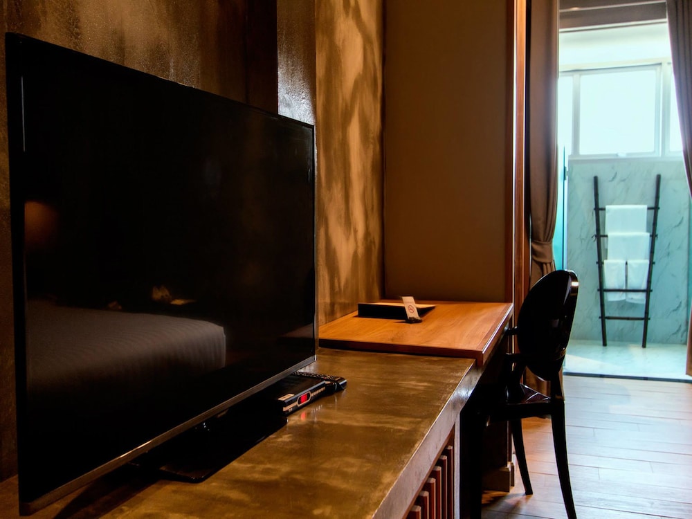 kroque boutique and bistro
