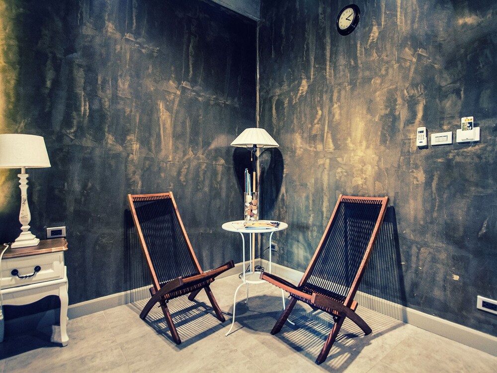 kroque boutique and bistro