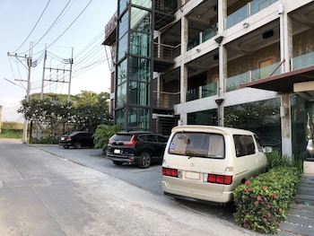 kroque boutique and bistro