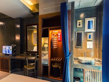 kroque boutique and bistro