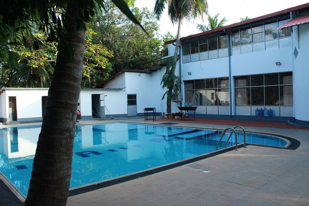 ananthi hotels