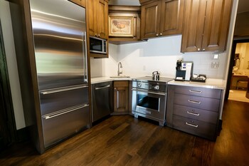 Sterling Studio Hotel Room By Redawning,7700 Stein Way,4 star