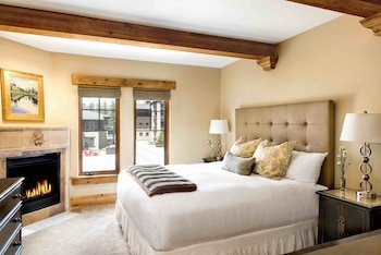 Four Bedroom Suite 4 Apartment Hotel By Redawning,7815 Royal Street East,4 star