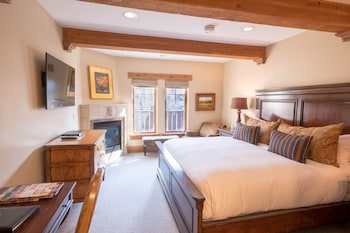 Four Bedroom Suite 4 Apartment Hotel By Redawning,7815 Royal Street East,4 star