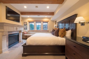 Three Bedroom Suite 3 Apartment Hotel By Redawning,7815 Royal Street East,4 star