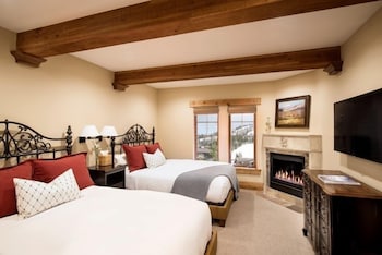 Three Bedroom Suite 3 Apartment Hotel By Redawning,7815 Royal Street East,4 star