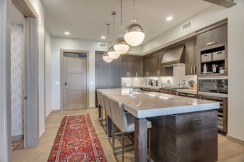 Premium One Bedroom Studio Apartment Hotel By Redawning,6702 Stein Circle,4 star