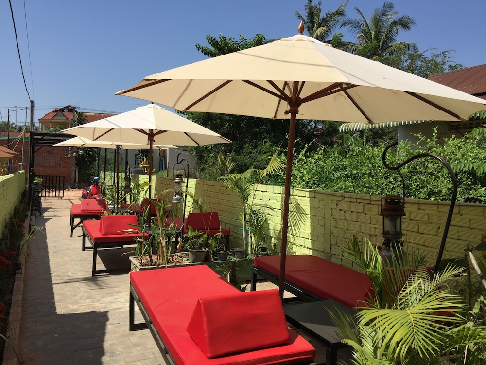 relax resort angkor villa