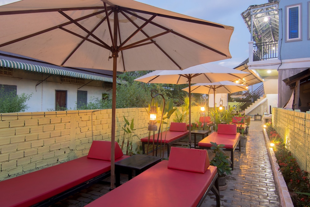 relax resort angkor villa