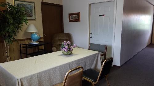 burr oak motel