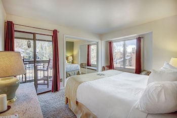 2Br/2Ba Condo On Shuttle Route - Wild Irishman 1015 - Pool & More!,,3 star