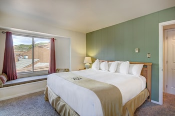 2Br/2Ba Condo On Shuttle Route - Wild Irishman 1015 - Pool & More!,,3 star