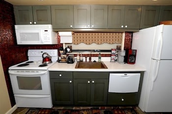 Seven Springs 1 Bedroom Premium Condo, Walking Distance To Slopes By Redawning,,3 star