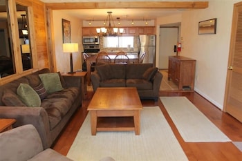 Seven Springs 1 Bedroom Deluxe Condo, Pet Friendly! By Redawning,,3 star