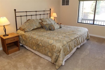 Seven Springs 1 Bedroom Deluxe Condo, Pet Friendly! By Redawning,,3 star