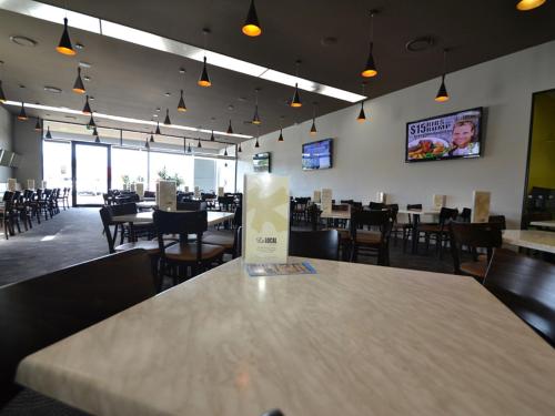 The Oaks Hotel Motel,Albion Park Rail>>Albion Park,3 star