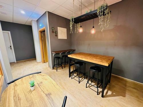 bus hostel reykjavik