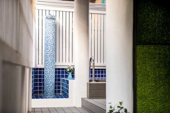 colorize boutique hotel